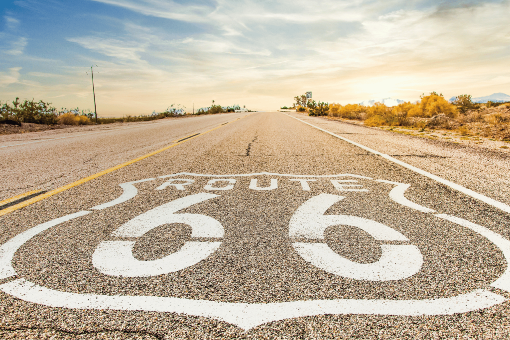 peinture de la route 66 sur la route 66